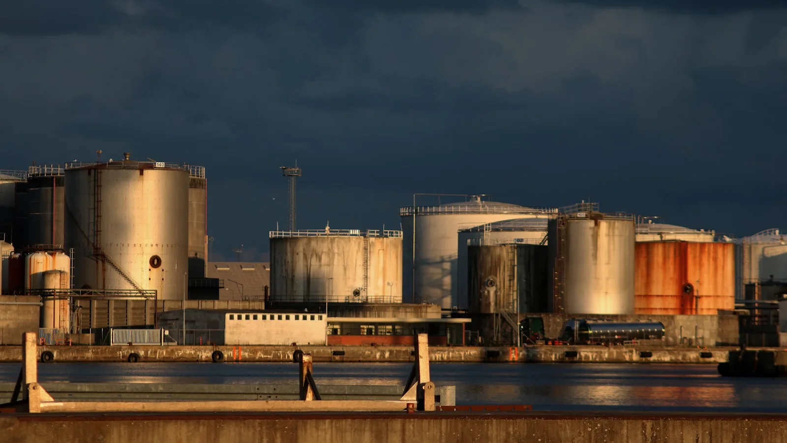 Brent Oil Price Holds Above $102 as the Pentagon Readies…